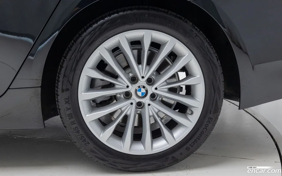 BMW 5 Series 520i 2023 — thumbnail 5