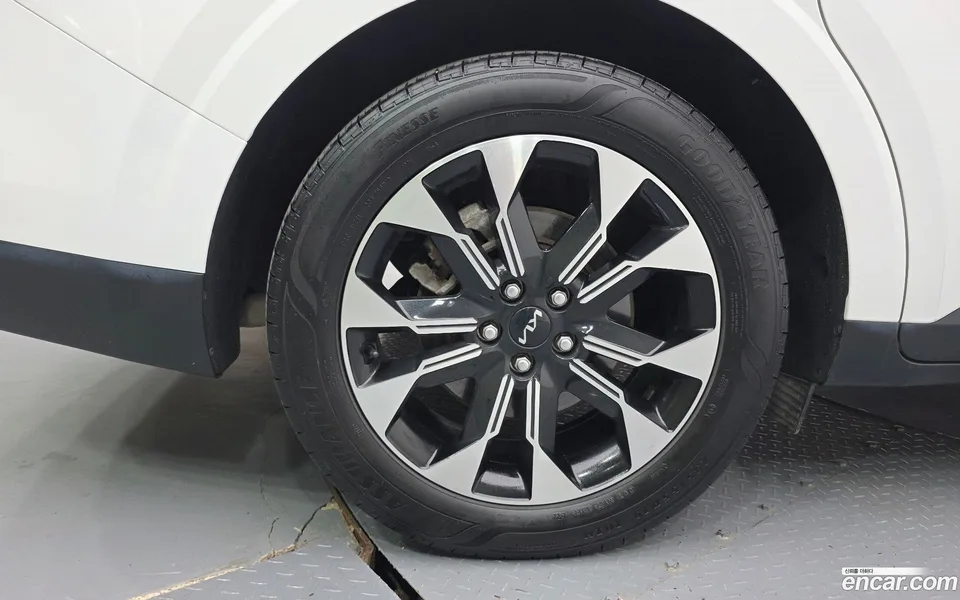 Kia Carnival 9 2022 — thumbnail 2