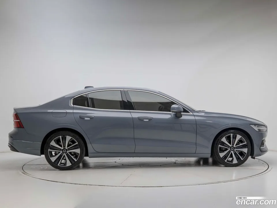 Volvo S60 B5 2023 — thumbnail 3