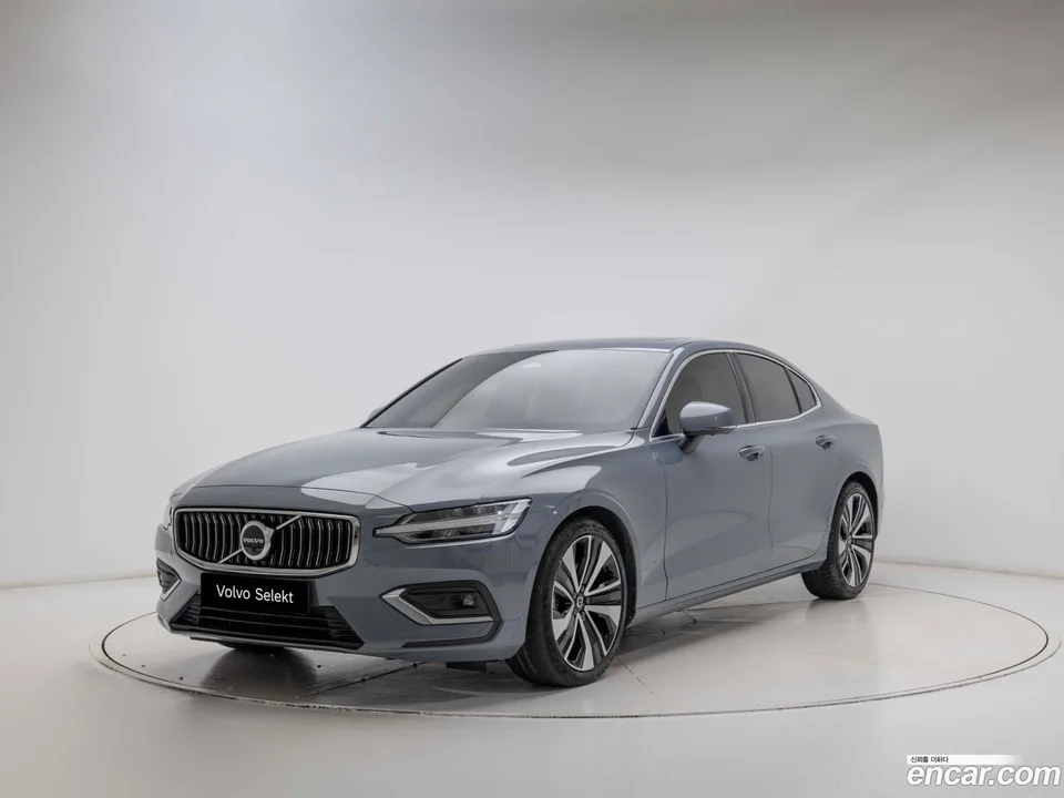Volvo S60 B5 2023 — photo 1, buy with delivery to Moscow