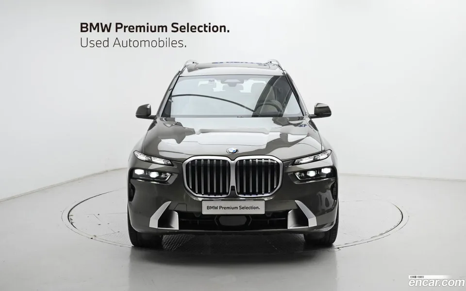 BMW X7 xDrive 40i 7 2025 — thumbnail 3