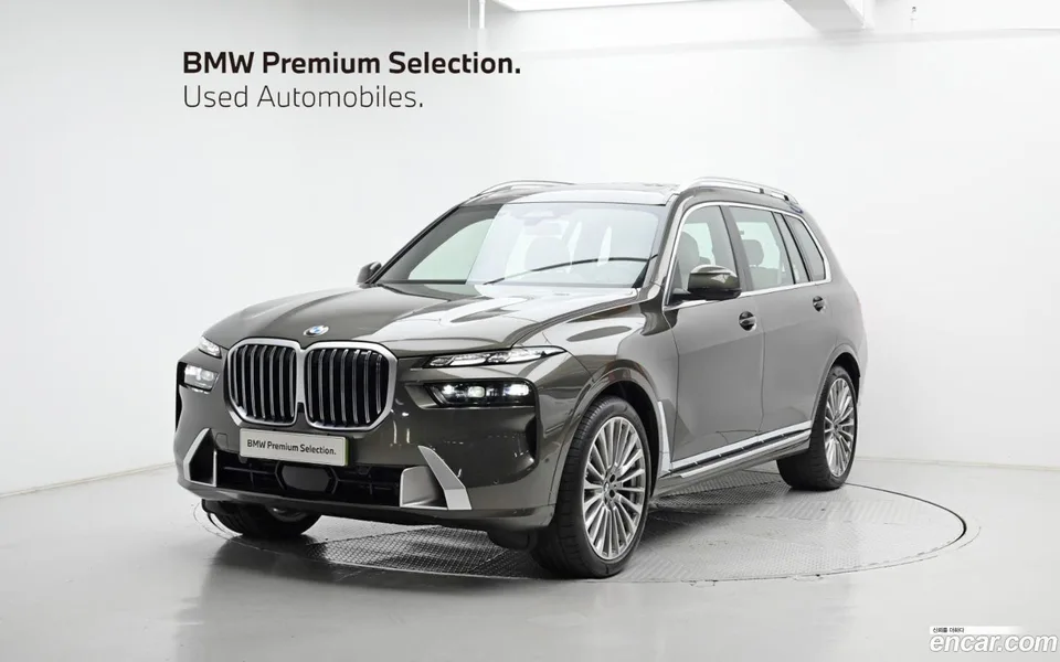 BMW X7 xDrive 40i 7 2025 — photo 1, buy with delivery to Moscow
