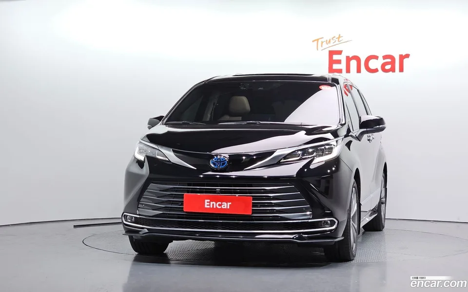 Toyota Sienna 2.5 2WD 2024 — thumbnail 3