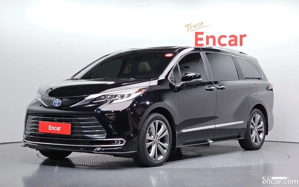 Toyota Sienna 2.5 2WD 2024 — photo 1, buy with delivery to Moscow