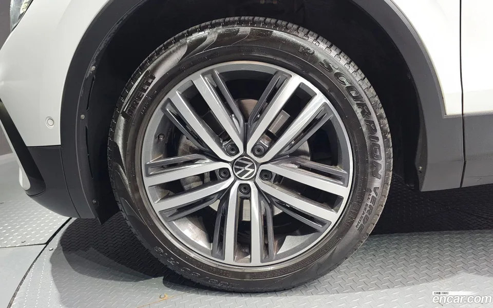 Volkswagen Tiguan Allspace 2.0 TSI 2022 — thumbnail 2