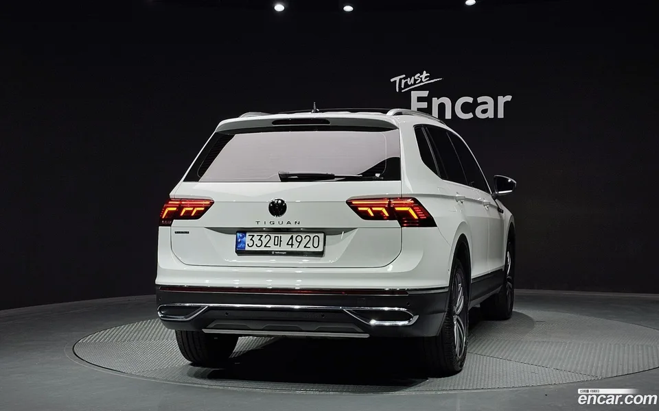 Volkswagen Tiguan Allspace 2.0 TSI 2022 — thumbnail 4