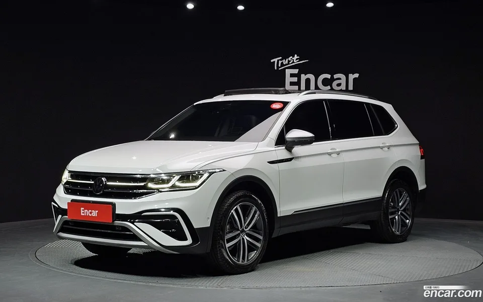 Volkswagen Tiguan Allspace 2.0 TSI 2022 — photo 1, buy with delivery to Moscow