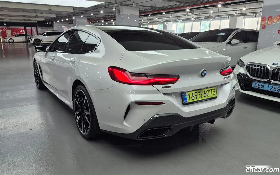 BMW 8 Series M850i xDrive 2025 — thumbnail 4