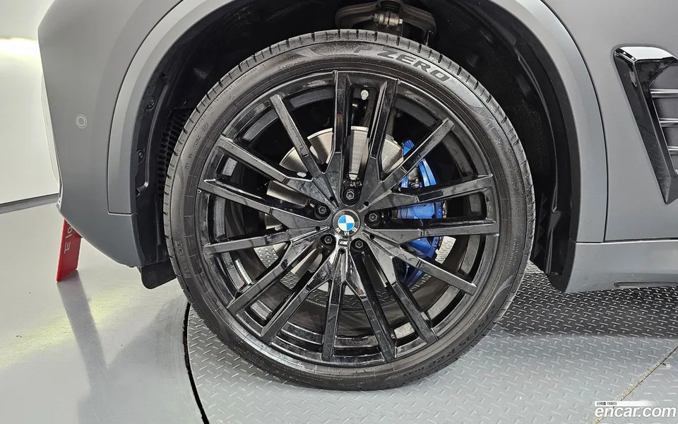 BMW X5 xDrive 40i M 2025 — миниатюра 5