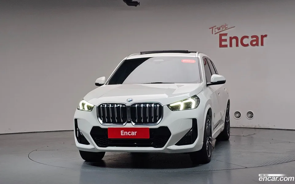 BMW iX1 xDrive 30 M 2023 — thumbnail 3