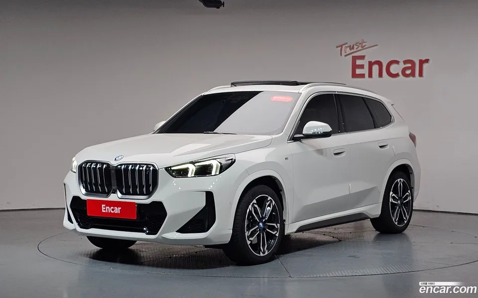 BMW iX1 xDrive 30 M 2023 — фото 1, купить с доставкой в Москву