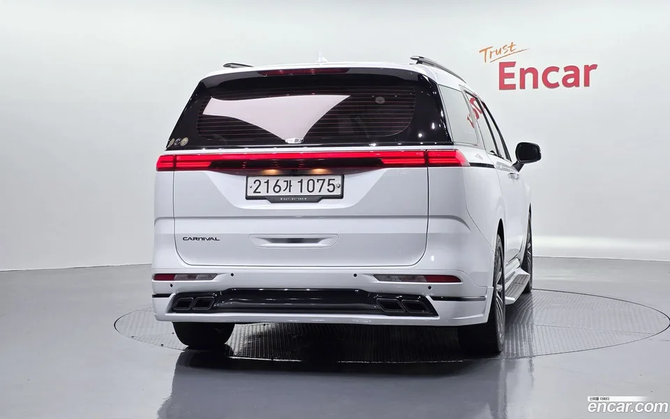 Kia Carnival 9 2023 — thumbnail 4