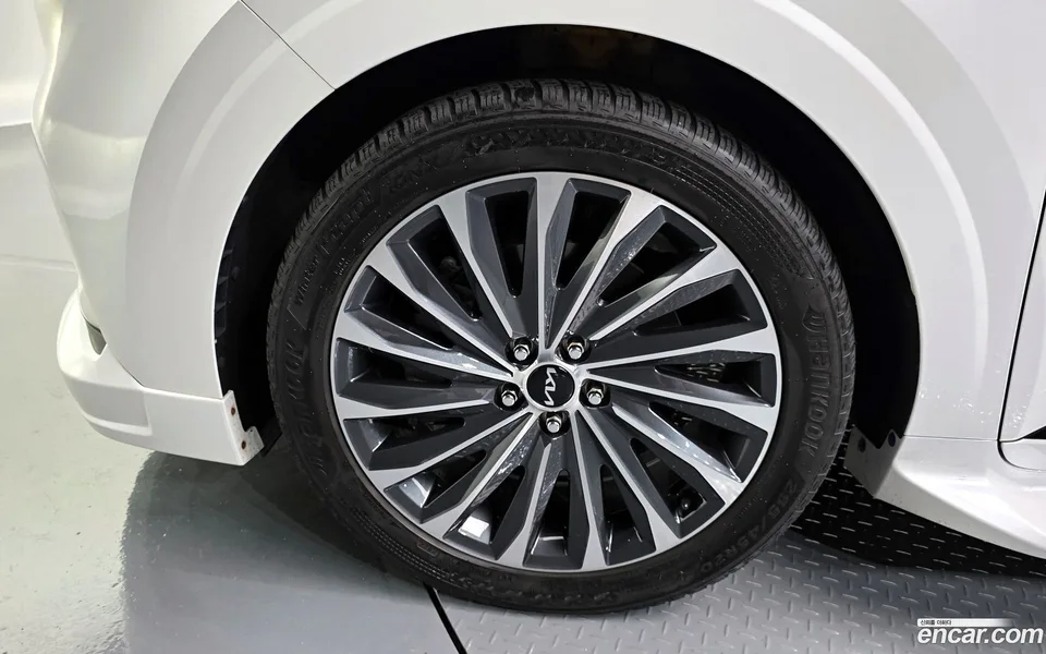 Kia Carnival 9 2023 — thumbnail 5
