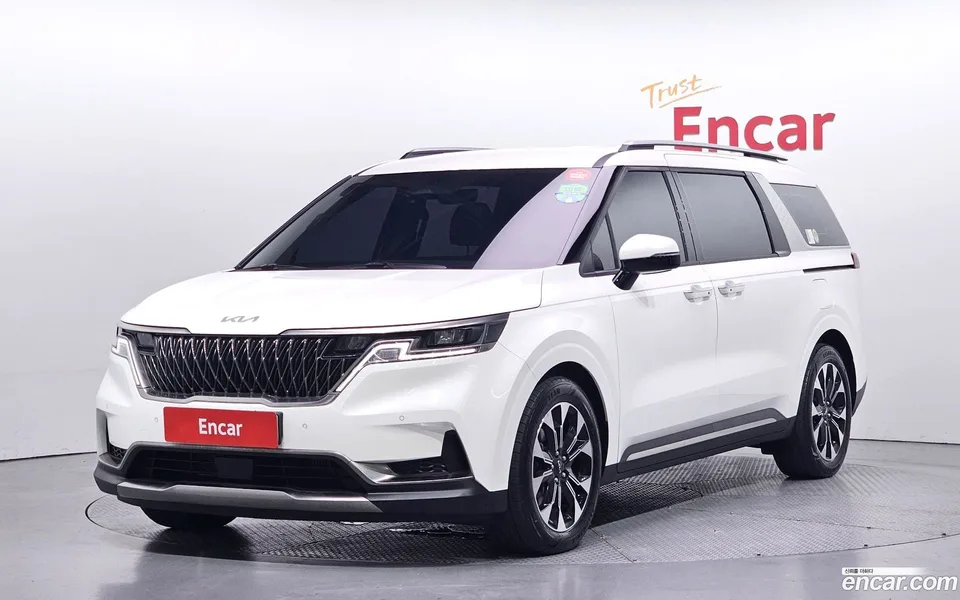 Kia Carnival 7 2023 — photo 1, buy with delivery to Moscow