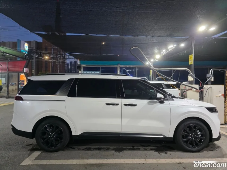 Kia Carnival 9 2023 — thumbnail 3