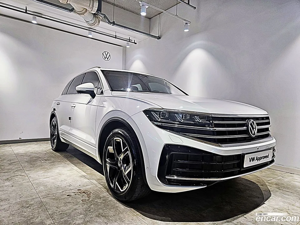 Volkswagen Touareg 3.0 TDI 2024 — photo 1, buy with delivery to Moscow