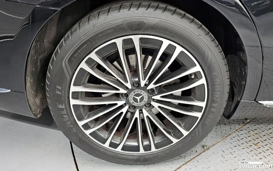 Mercedes-Benz S-Class S350 d 2022 — thumbnail 2