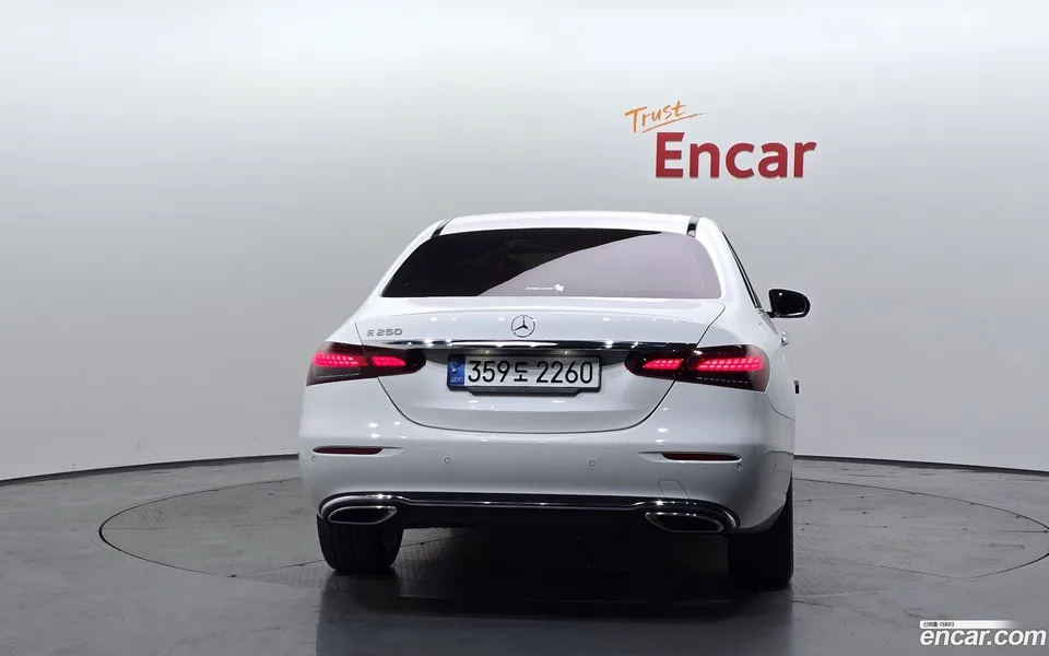 Mercedes-Benz E-Class E250 2022 — thumbnail 4