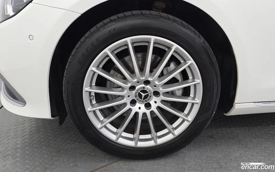 Mercedes-Benz E-Class E250 2022 — thumbnail 5