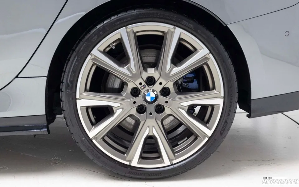 BMW 2 Series Gran Coupe M235i xDrive 2024 — миниатюра 5