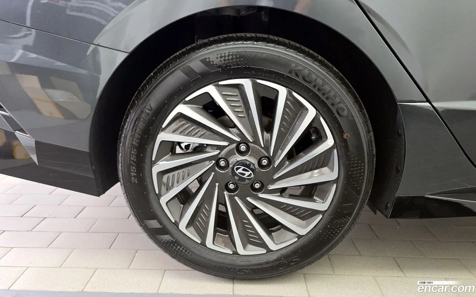 Hyundai Sonata The Edge Hybrid 2025 — миниатюра 2