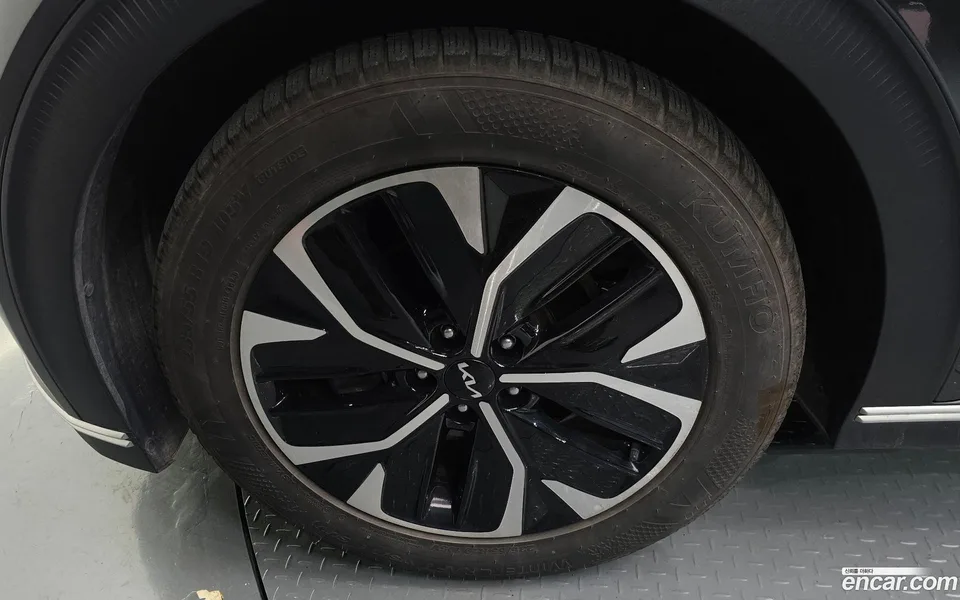 Kia EV6 4WD 2023 — thumbnail 2