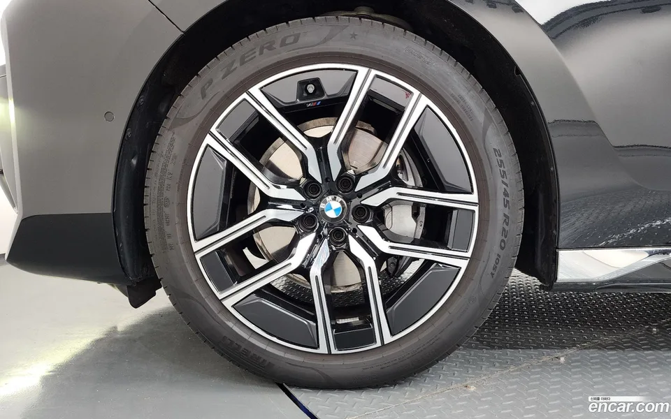 BMW 7 Series 740d xDrive M 2025 — thumbnail 2