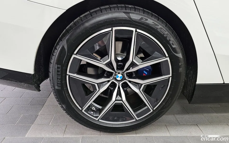 BMW 5 Series 520i M 2024 — thumbnail 2