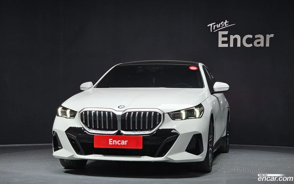 BMW 5 Series 520i M 2024 — thumbnail 3