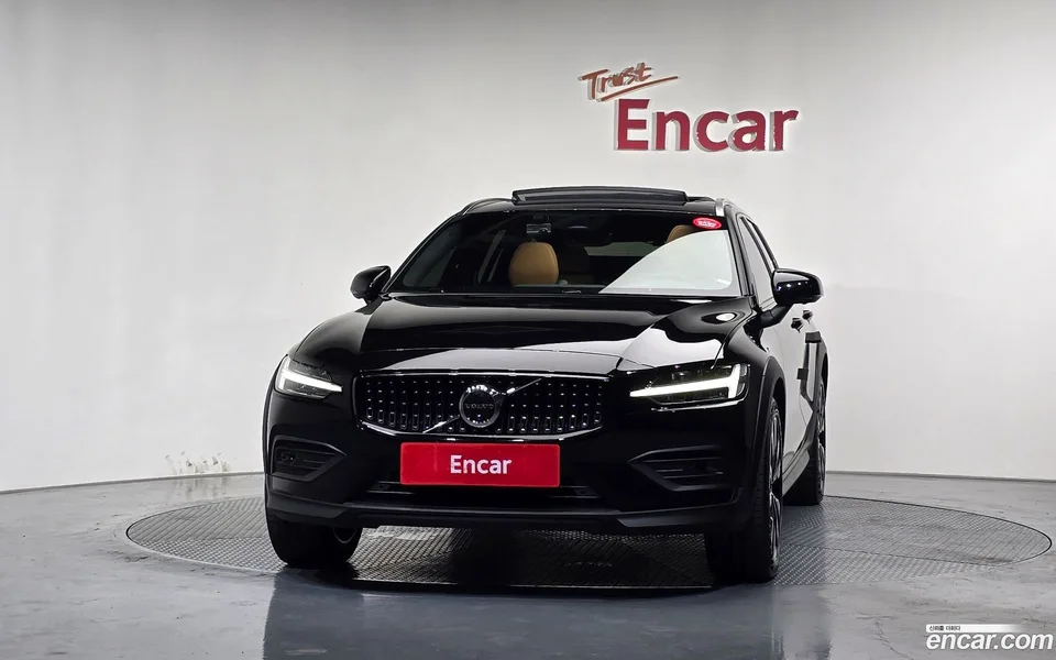 Volvo V60 Cross Country B5 AWD 2023 — thumbnail 3