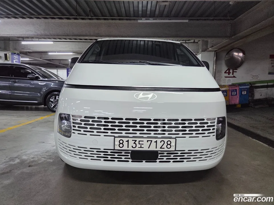 Hyundai Staria 5 2023 — thumbnail 3