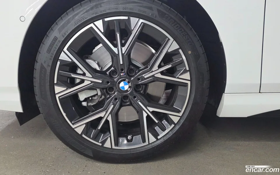 BMW 1 Series 120 M 2025 — thumbnail 2