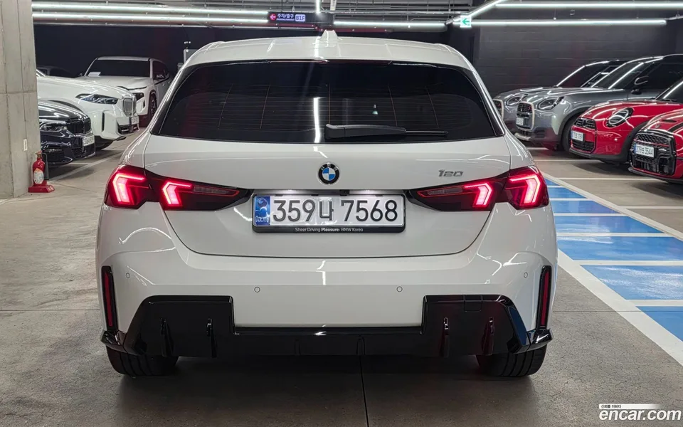 BMW 1 Series 120 M 2025 — thumbnail 4