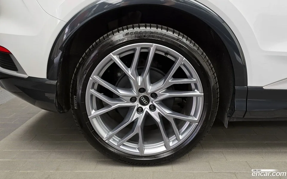 Audi Q4 e-tron 45 2025 — thumbnail 2