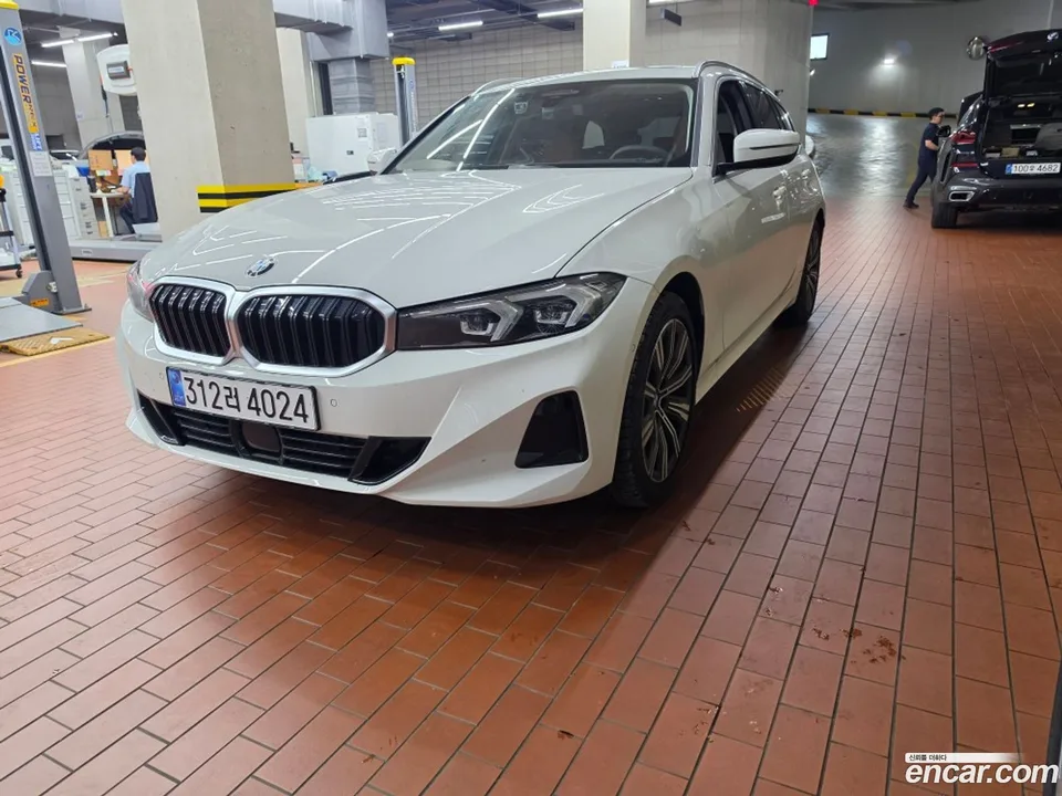 BMW 3 Series 320i 2025 — photo 1, buy with delivery to Moscow