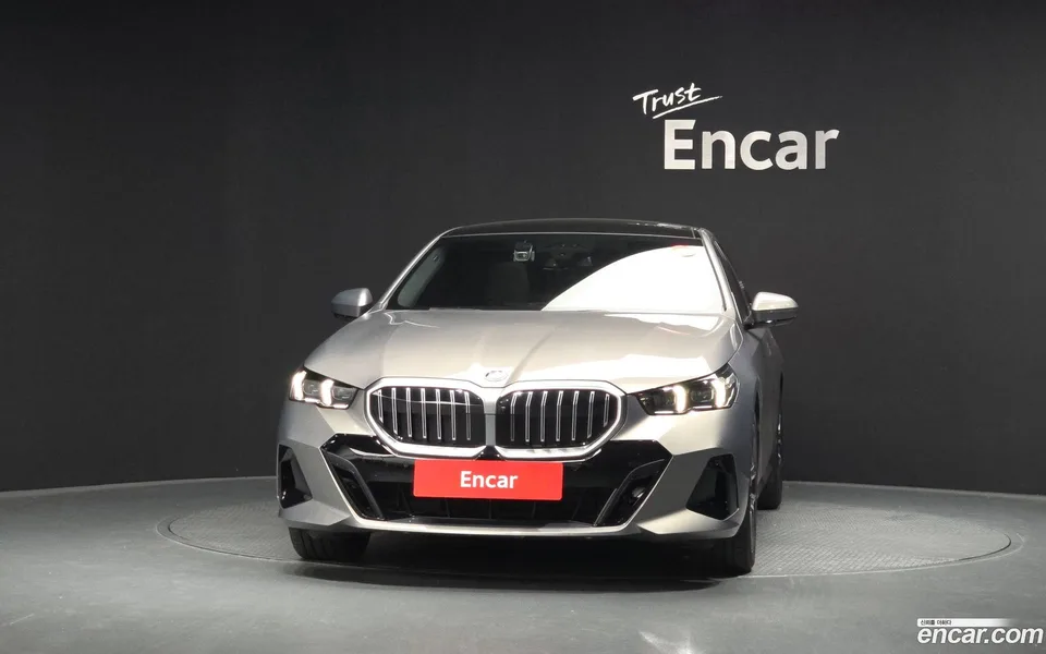 BMW 5 Series 523d M 2025 — thumbnail 3