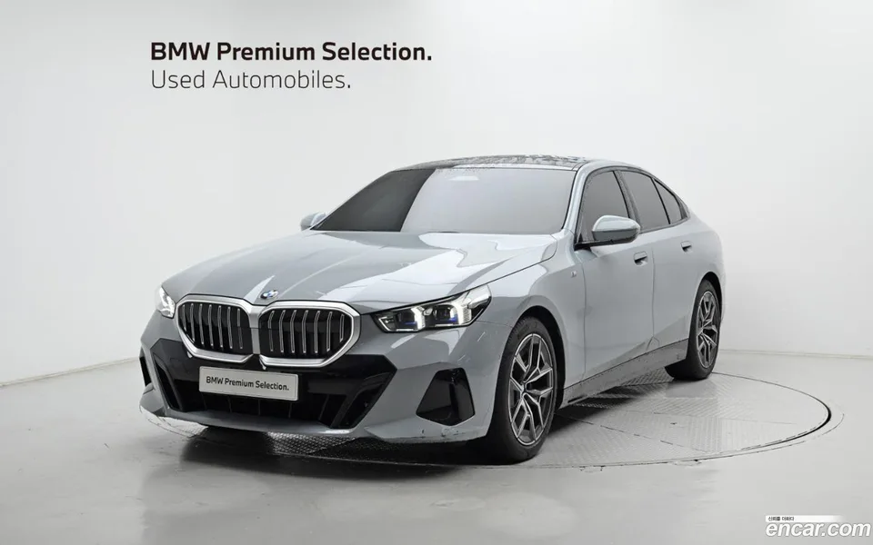 BMW 5 Series 520i M 2025 — фото 1, купить с доставкой в Москву