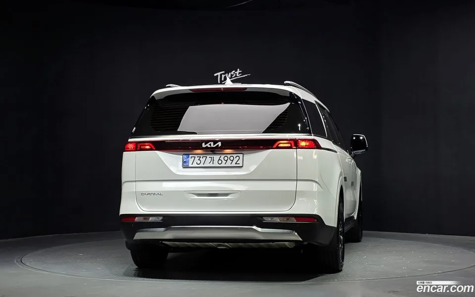 Kia Carnival 11 2023 — thumbnail 4