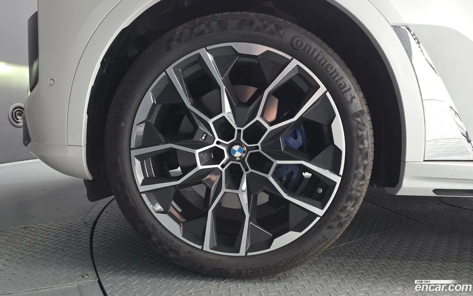 BMW X7 xDrive 40i M 6 2025 — thumbnail 2