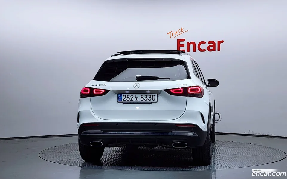 Mercedes-Benz GLA-Class GLA250 4MATIC 2023 — thumbnail 4