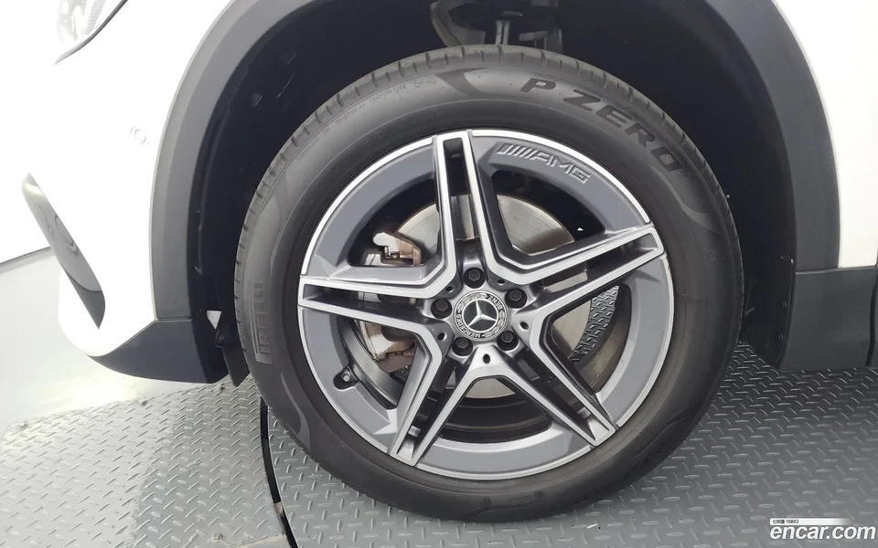 Mercedes-Benz GLA-Class GLA250 4MATIC 2023 — thumbnail 5