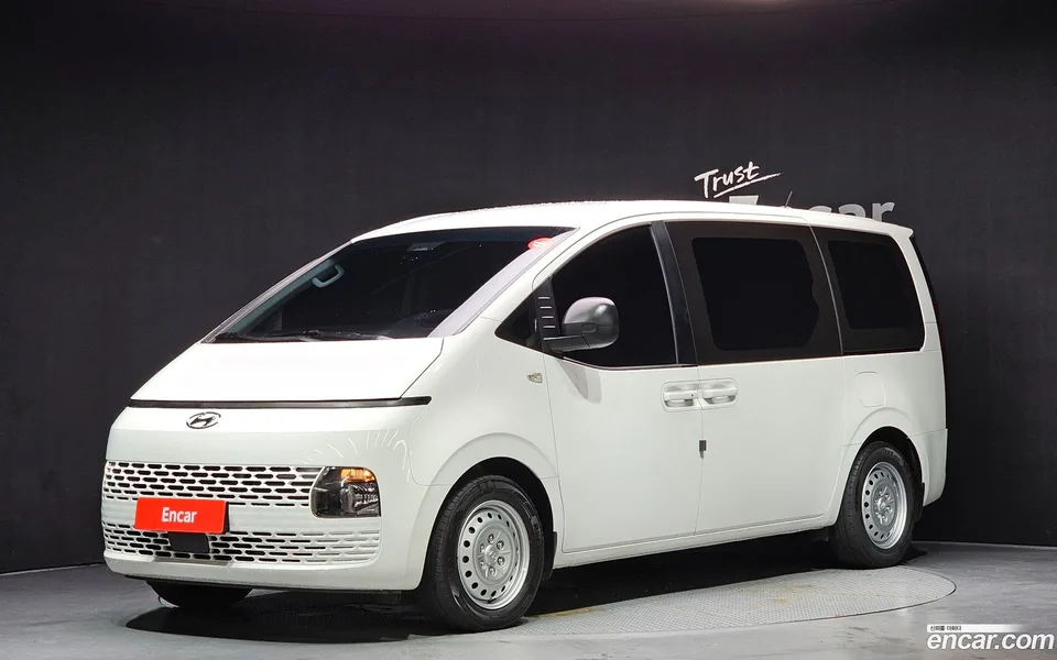 Hyundai Staria 11 2024 — photo 1, buy with delivery to Moscow