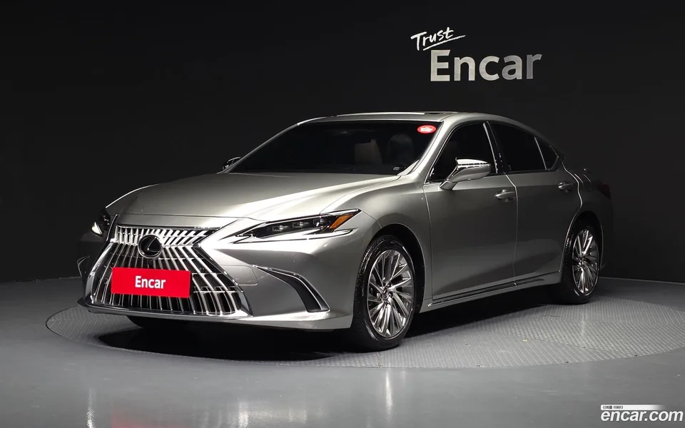 Lexus ES 300h 2025 — photo 1, buy with delivery to Moscow