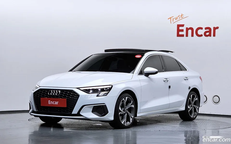 Audi A3 (8Y) 40 TFSI 2023 — photo 1, buy with delivery to Moscow