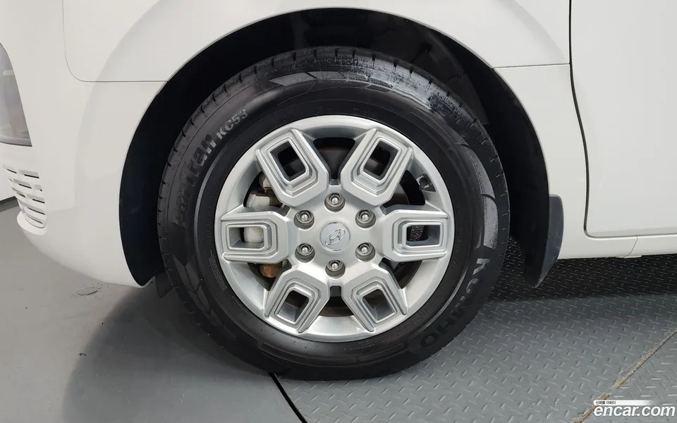 Hyundai Staria 5 2023 — миниатюра 2