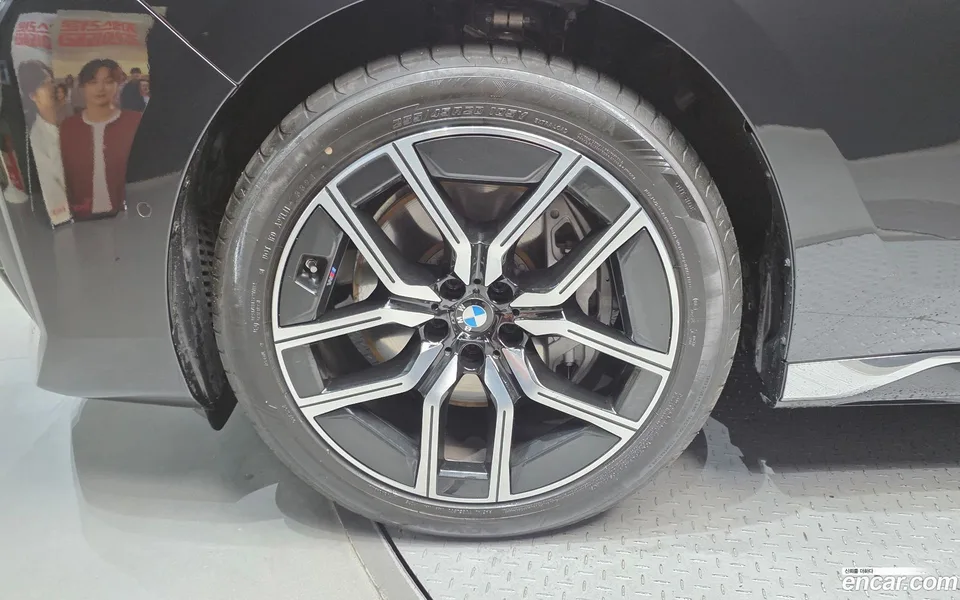 BMW 7 Series 740i xDrive M 2025 — thumbnail 2
