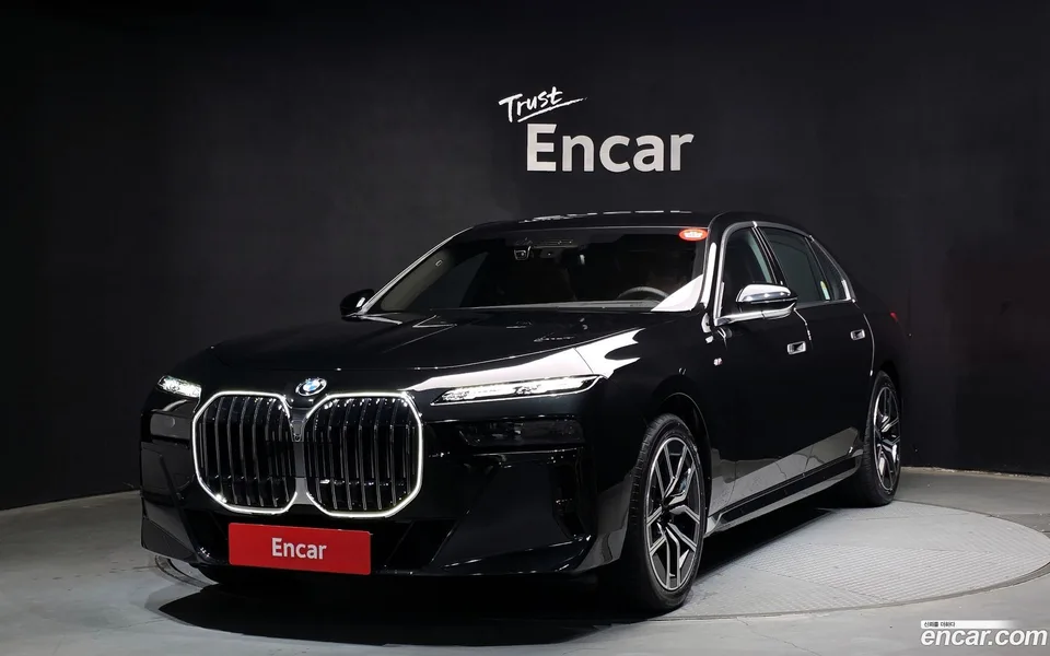 BMW 7 Series 740i xDrive M 2025 — photo 1, buy with delivery to Moscow