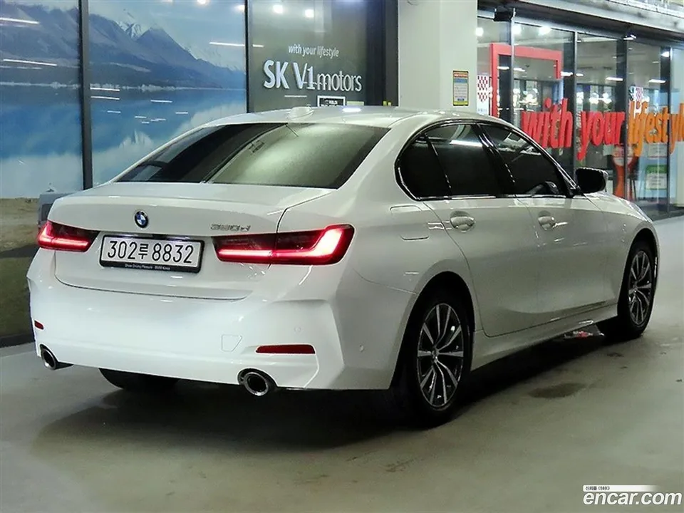BMW 3 Series 320d 2023 — thumbnail 4