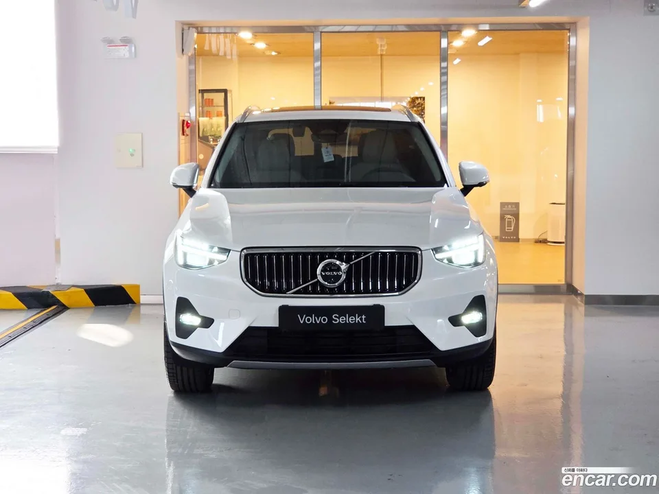 Volvo XC40 B4 2026 — thumbnail 3