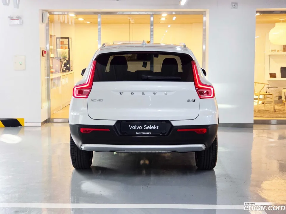 Volvo XC40 B4 2026 — thumbnail 4